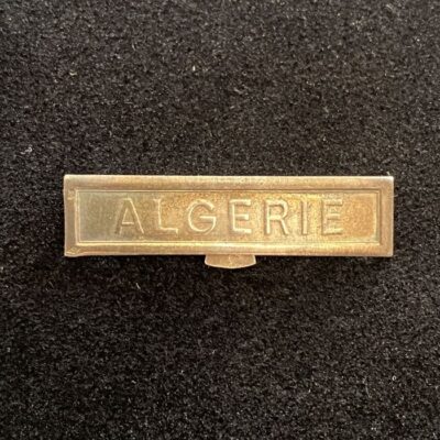 Agrafe ALGERIE à Clapet signée Mercier ARGENT