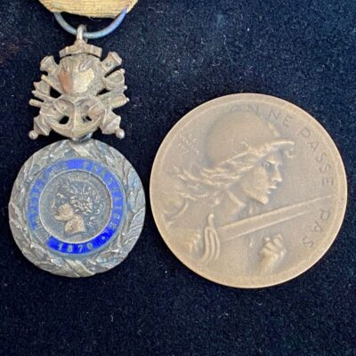 Médailles Militaire + Médaille de verdun lot de 2 médailles WWI