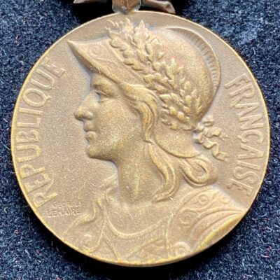 Médaille du Levant + Agrafes Levant 1925 1926 et Levant
