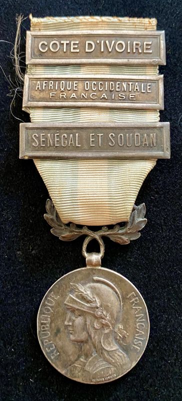 Médaille Coloniale 1er type argent et 3 agrafes (Mercier et Delande) en argent