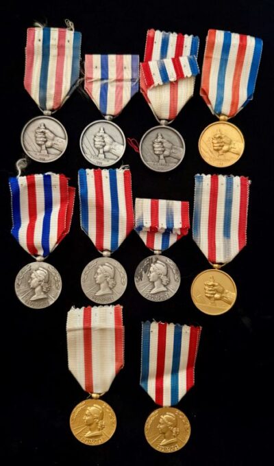 Lot de 10 médailles des Chemins de Fer classe or et argent