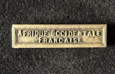 Agrafe AFRIQUE OCCIDENTALE FRANCAISE maison « Chobillon » pour médaille coloniale Française
