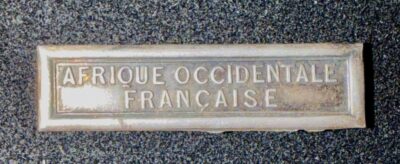 Agrafe AFRIQUE OCCIDENTALE FRANCAISE  AOF maison « Marie Aubert » pour Médaille Coloniale France