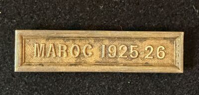 Agrafe MAROC 1925-26 maison « Chobillon » AXC pour Médaille Coloniale Française Vermeil